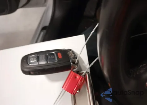 2013 Audi A4 2.0T Premium z USA, uszkodzony, nr VIN WAUFFAFL2DN019171